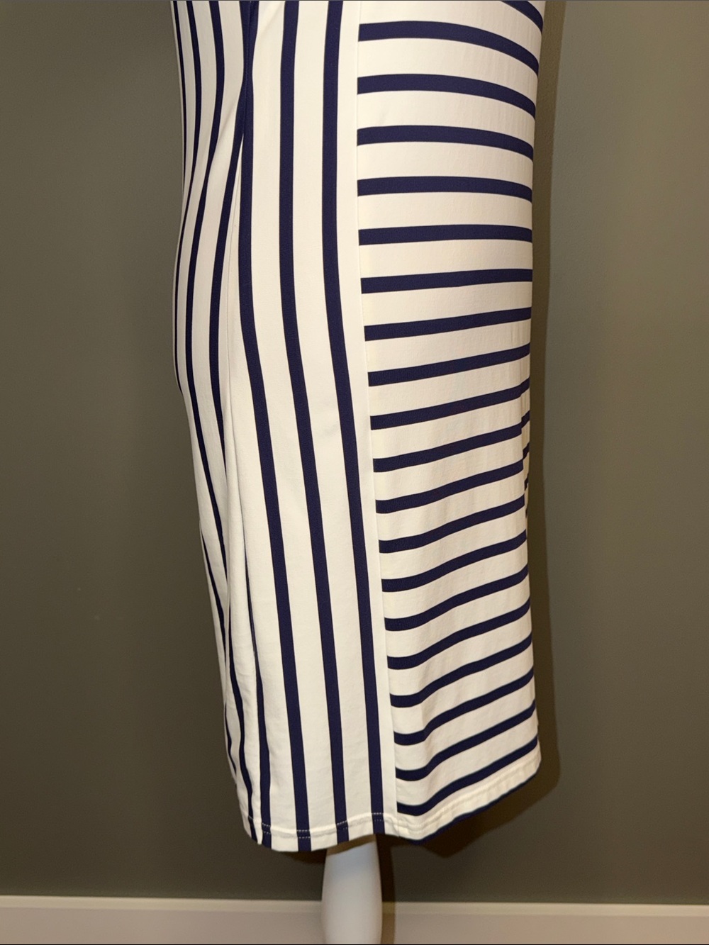 Southern Tide Pippa Navy and White Striped Short-Sleeve Performance Dress Size S - Picture 6 of 9